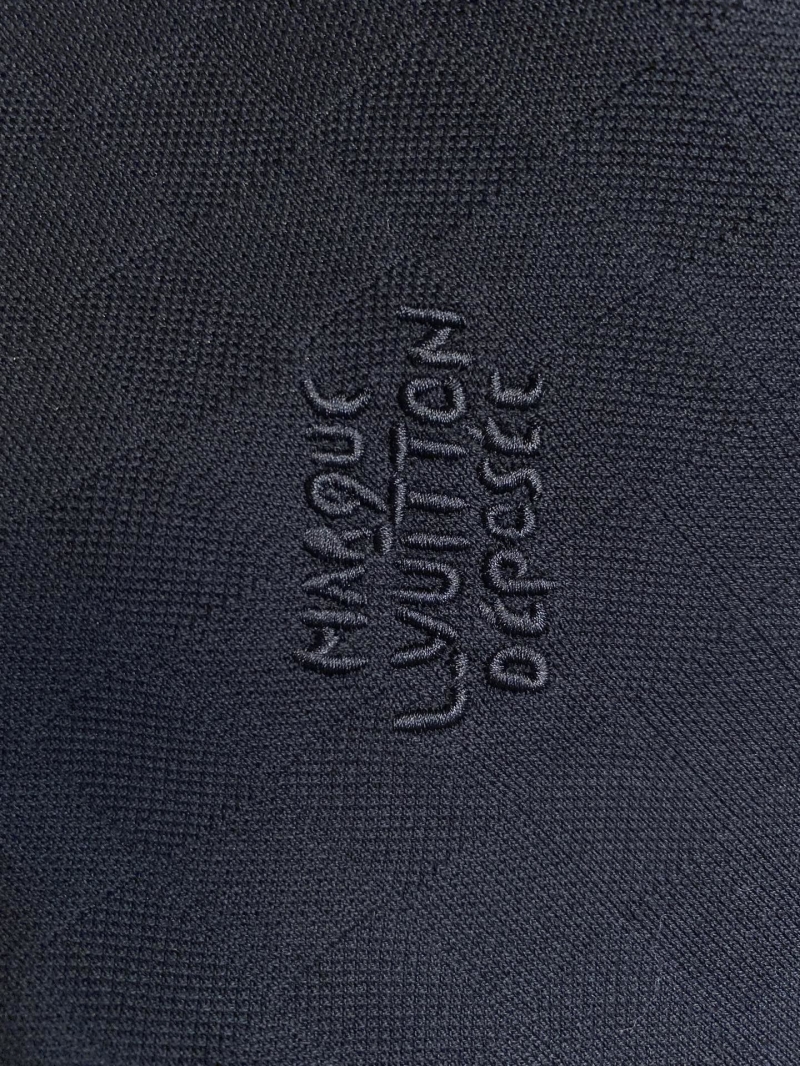 l0vis Vvtt0n shirt